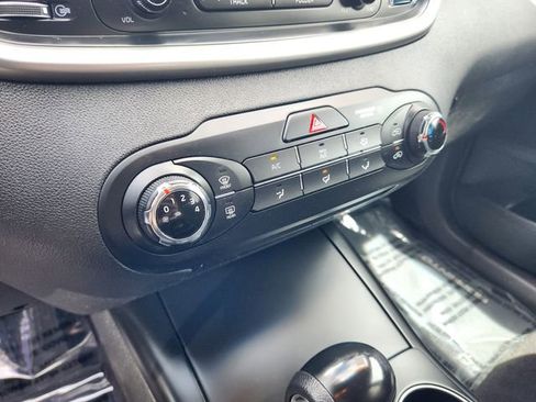 Used 2017 Kia Sorento FWD image 16