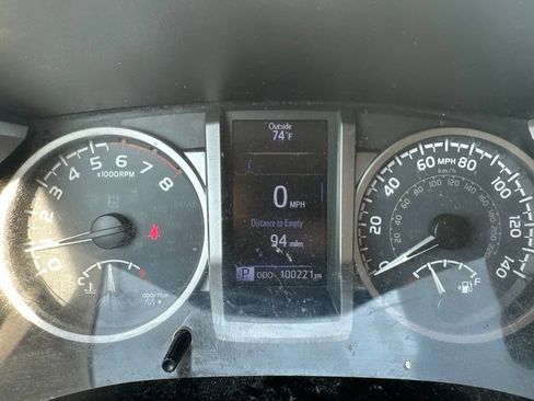 Used 2017 Toyota Tacoma SR5 AWD/4WD image 34