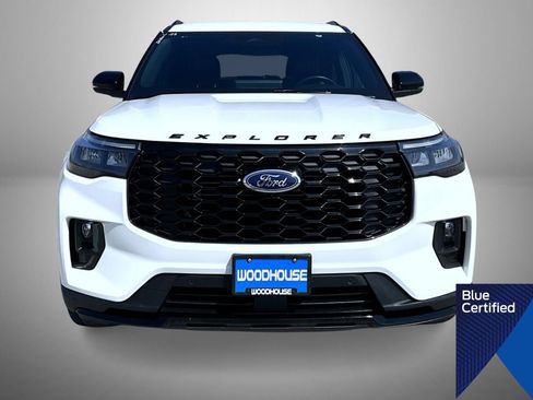 Used 2025 Ford Explorer ST-Line w/ ST-Line Street Pack AWD/4WD image 2