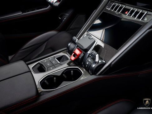 Used 2023 Lamborghini Urus S image 45