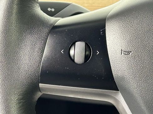 Used 2021 Tesla Model Y Long Range image 25