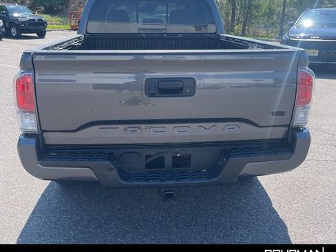 Used 2021 Toyota Tacoma TRD Sport AWD/4WD image 4