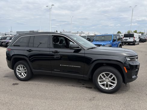 Certified 2024 Jeep Grand Cherokee Laredo X w/ Luxury Tech Group I AWD/4WD image 11