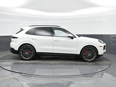 Certified 2025 Porsche Cayenne S AWD/4WD image 10