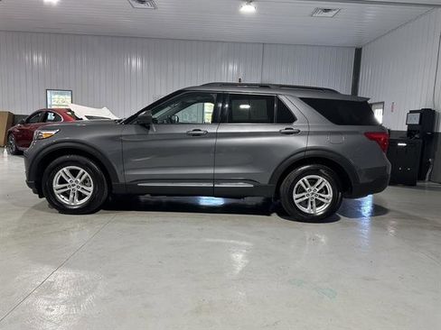 Used 2021 Ford Explorer XLT w/ Equipment Group 202A image 4