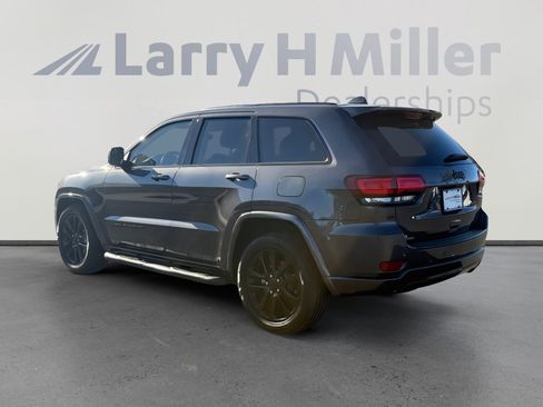 Used 2018 Jeep Grand Cherokee Altitude image 3