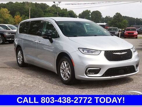 Used 2024 Chrysler Pacifica Touring-L FWD image 1