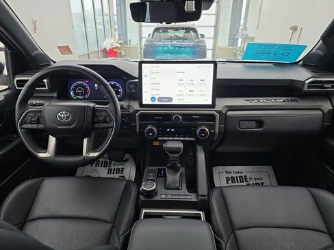 Used 2025 Toyota Tacoma Limited image 12