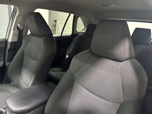 Used 2025 Toyota RAV4 XLE AWD/4WD image 29