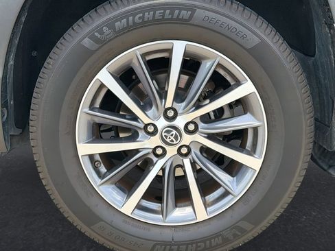 Used 2019 Toyota Highlander XLE FWD image 31