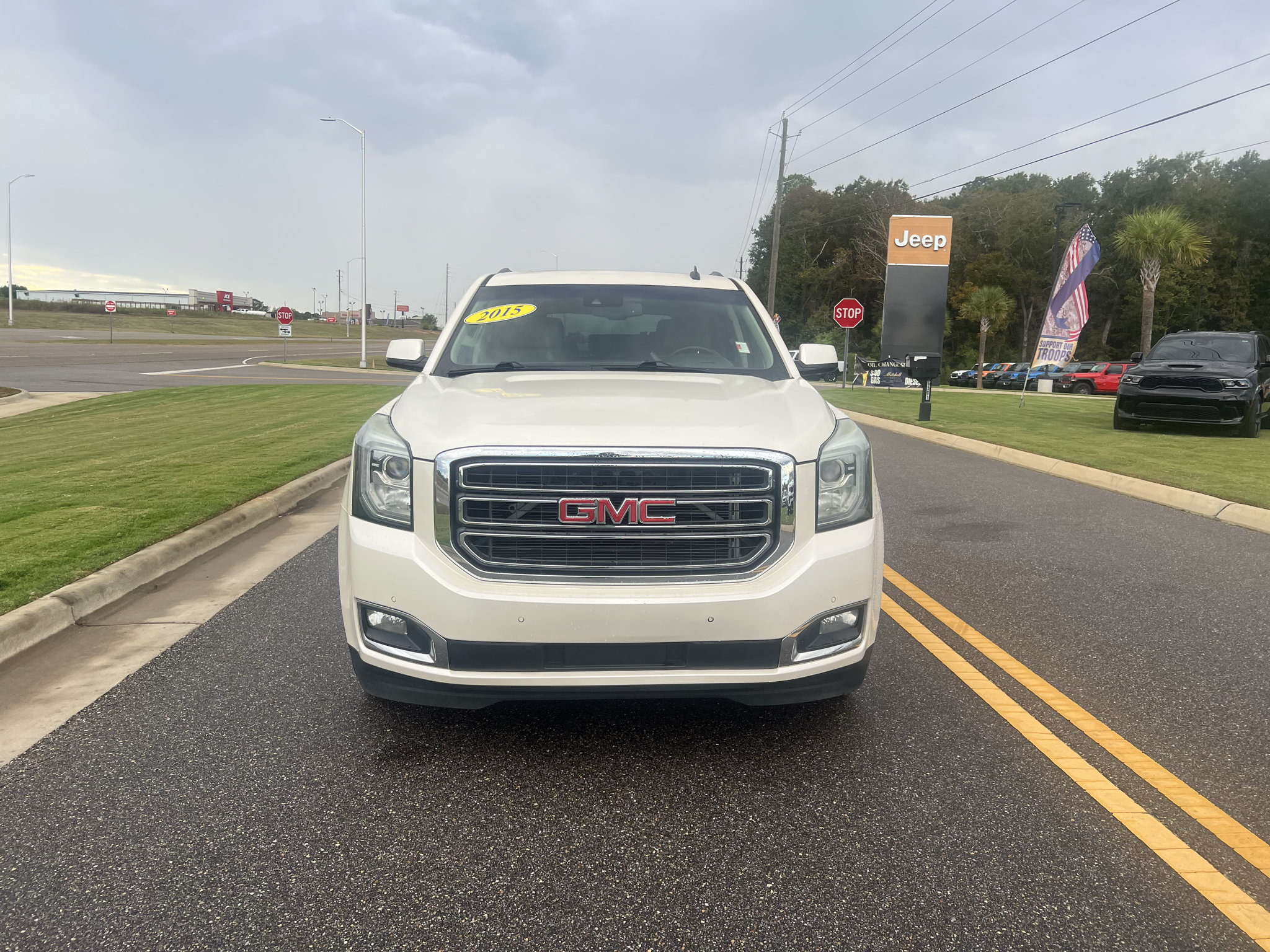 Used 2015 GMC Yukon SLT w/ Open Road Package RWD image 2