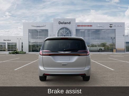 New 2026 Chrysler Pacifica Select FWD image 9