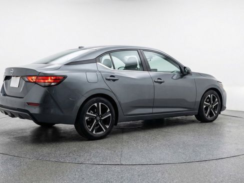 Used 2025 Nissan Sentra SV image 7
