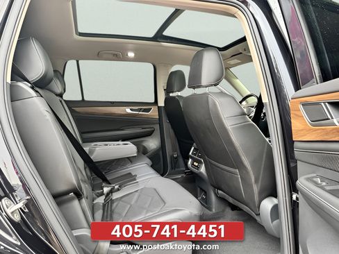 Used 2024 Volkswagen Atlas SE w/ Panoramic Sunroof Package FWD image 28