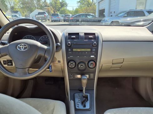 Used 2010 Toyota Corolla image 6