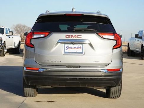 Used 2024 GMC Terrain SLT image 8