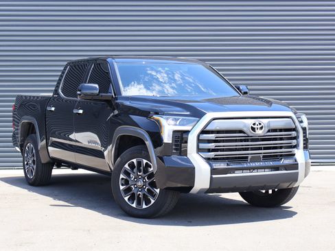 Used 2025 Toyota Tundra Limited AWD/4WD image 3