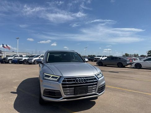 Used 2019 Audi Q5 2.0T Premium Plus w/ Premium Plus Package AWD/4WD image 3