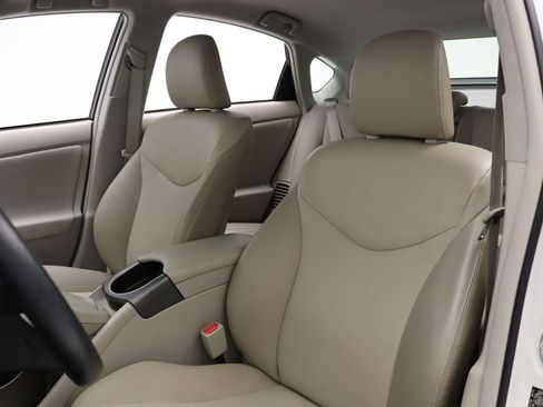 Certified 2015 Toyota Prius Five image 13