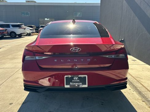 Used 2023 Hyundai Elantra SEL w/ Convenience Package image 5