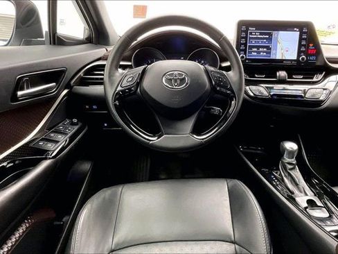 Used 2019 Toyota C-HR Limited image 4