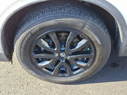 Used 2018 Nissan Rogue SV w/ Premium Package image 8