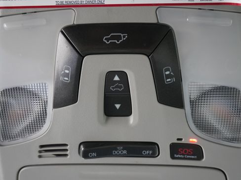 Used 2020 Toyota Sienna XLE w/ XLE Navigation Package FWD image 27
