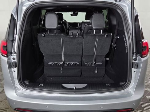 New 2026 Chrysler Pacifica Limited image 9