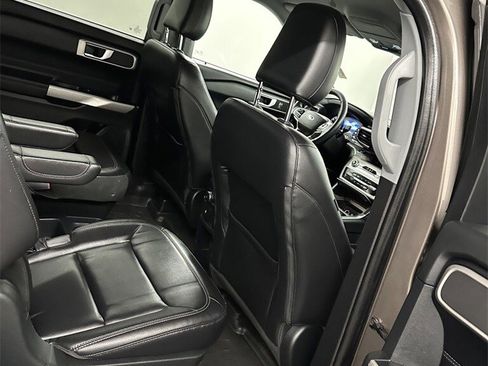 Used 2021 Ford Explorer XLT w/ Equipment Group 202A image 33