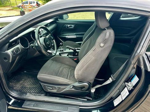 Used 2017 Ford Mustang GT w/ GT Performance Package RWD image 9
