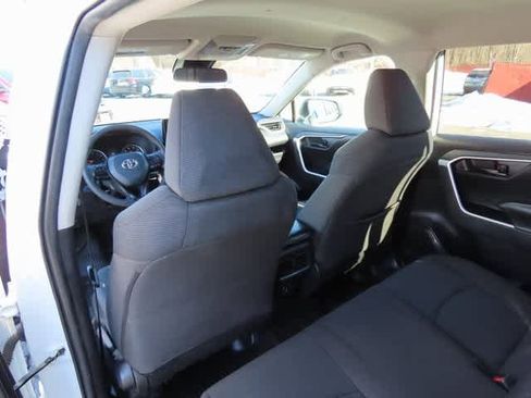 Used 2022 Toyota RAV4 LE image 13