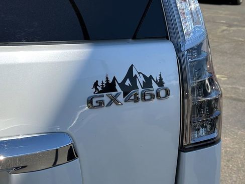 Used 2017 Lexus GX 460 Premium w/ Premium Package image 11