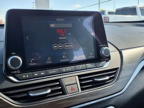 Used 2025 Nissan Altima 2.5 SV image 22