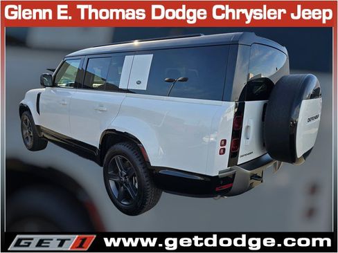 Used 2024 Land Rover Defender 130 X-Dynamic SE image 7