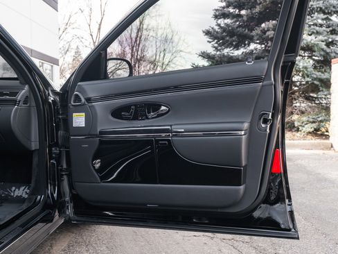 Used 2009 Maybach 57 S image 45