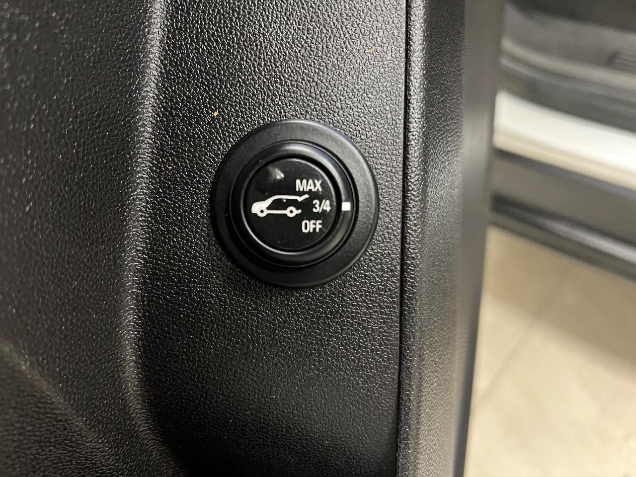 Used 2018 Chevrolet Equinox LT FWD image 32
