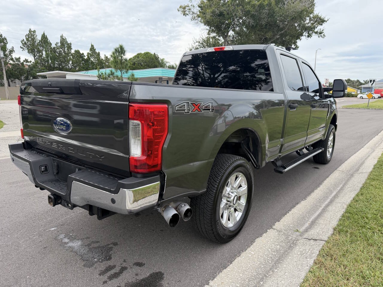 Used 2017 Ford F250 XLT AWD/4WD image 3