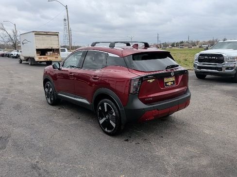 Used 2025 Nissan Kicks SR image 3