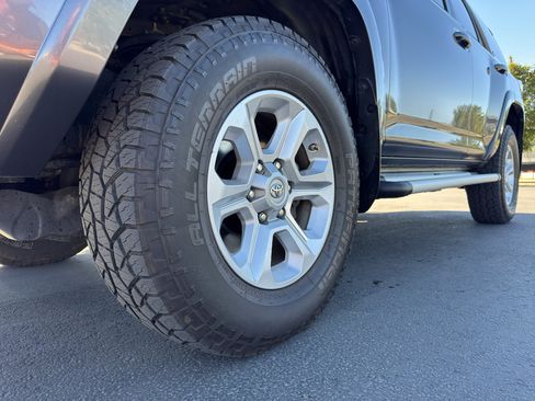Used 2018 Toyota 4Runner SR5 Premium AWD/4WD image 18