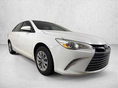 Used 2017 Toyota Camry LE FWD image 1