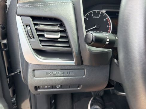 Used 2023 Nissan Rogue S FWD image 25