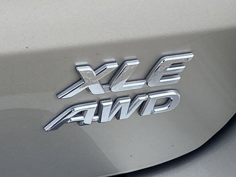 Used 2017 Toyota Sienna XLE w/ XLE Navigation Package image 5