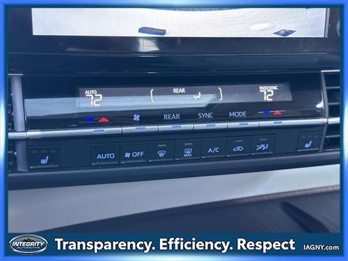 Used 2024 Toyota Sienna XLE image 29