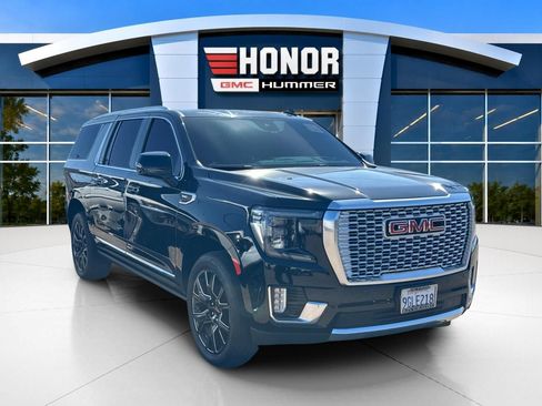 Used 2023 GMC Yukon XL Denali AWD/4WD image 2