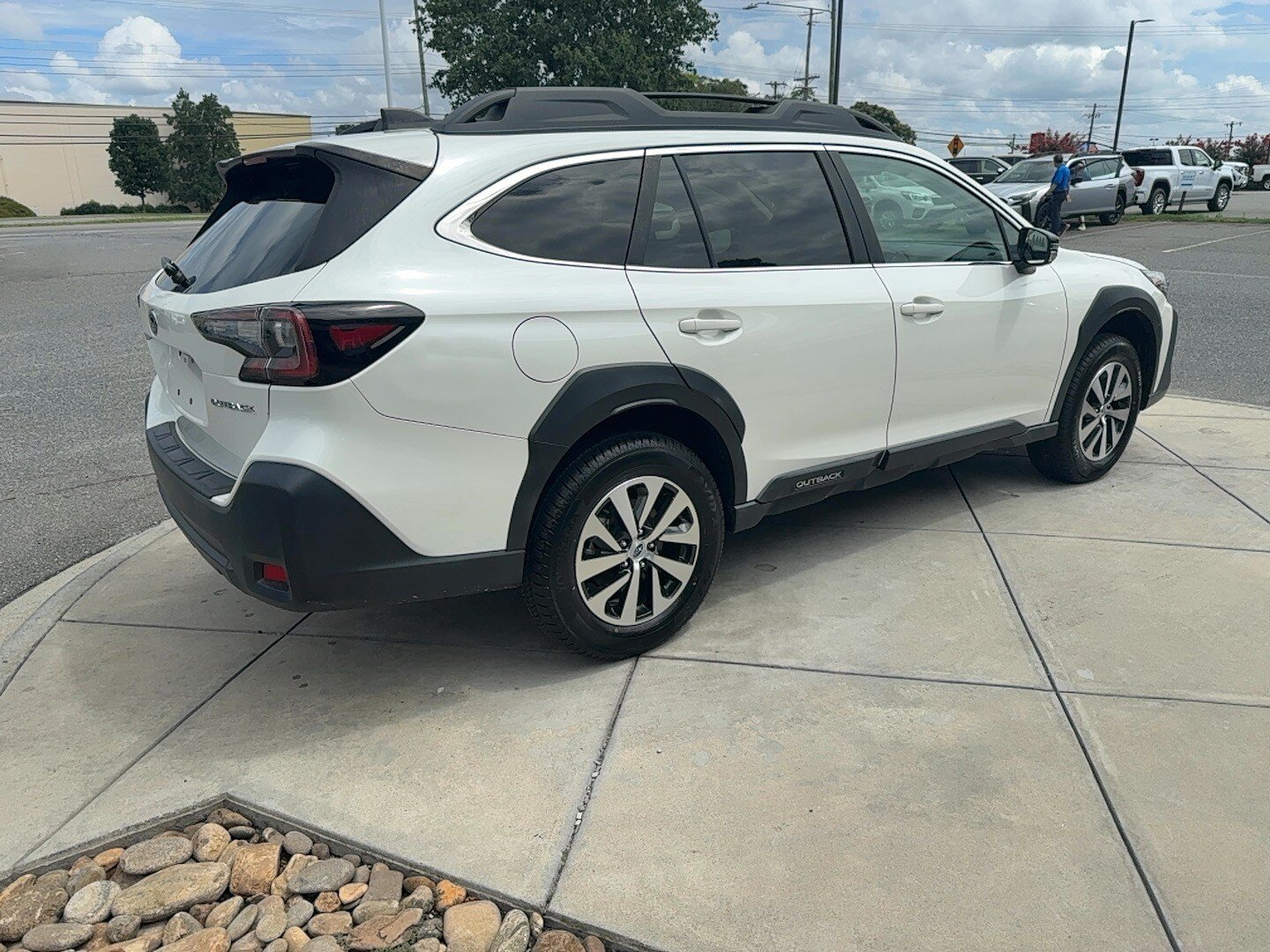 Used 2024 Subaru Outback Premium AWD/4WD image 6
