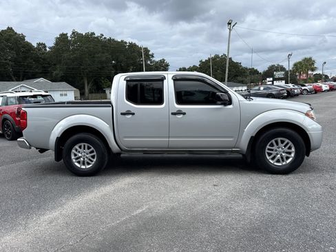 Used 2018 Nissan Frontier SV RWD image 6