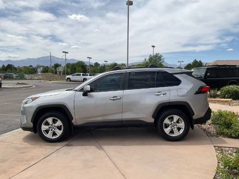 Used 2019 Toyota RAV4 XLE FWD image 4