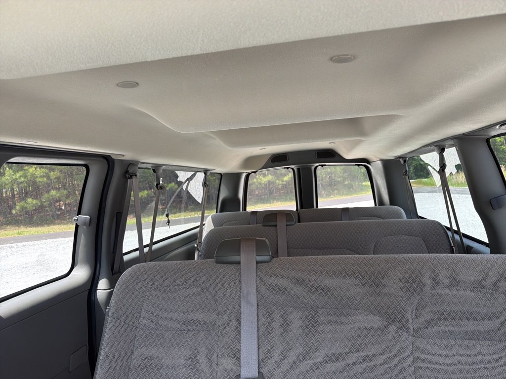 Used 2025 Chevrolet Express 3500 LT w/ LT Preferred Equipment Group RWD image 4