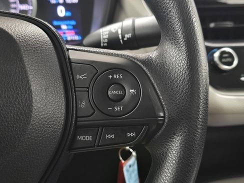 Used 2021 Toyota Corolla LE image 29