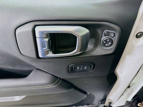 Used 2022 Jeep Wrangler Unlimited Sahara w/ Cold Weather Group image 23